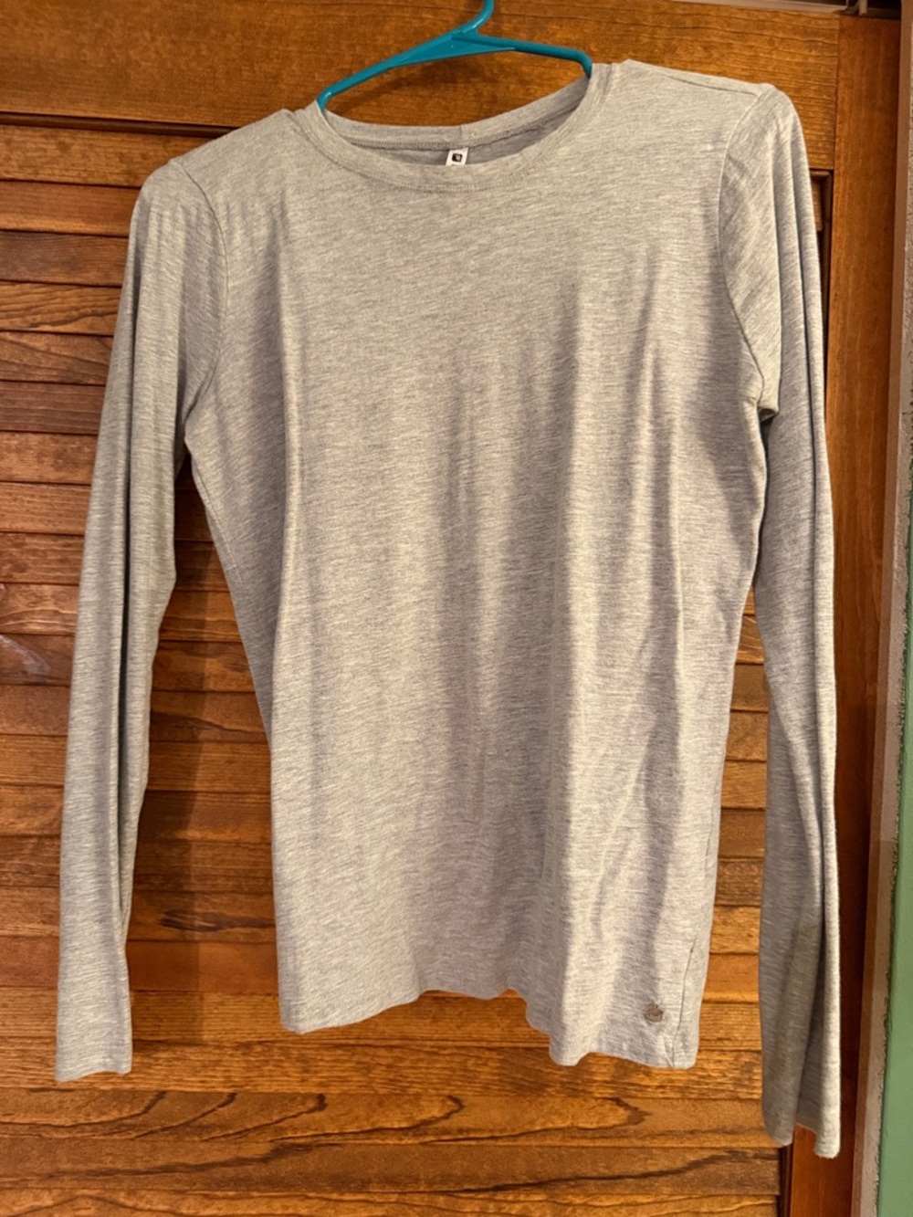 Fabletics Light Gray Long Sleeve Crew Neck Top with open back